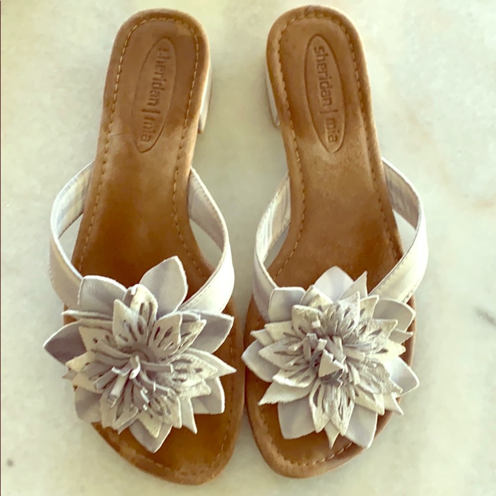 Sheridan Mia 1/2” sandal with flower